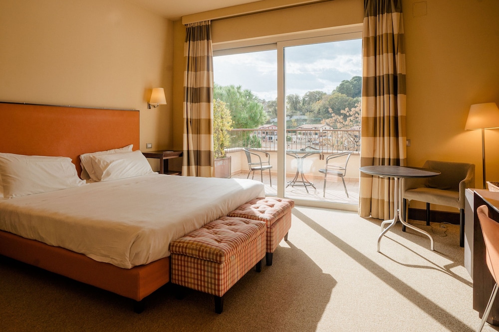 Spa, Mini, Luxury, Suite, Queen Bed, Jetted Tub