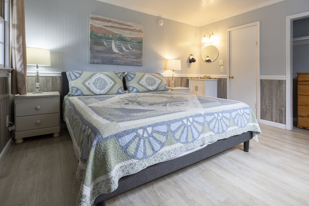 G, King Bed