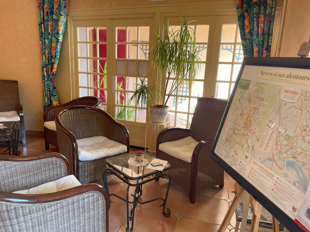 Hotel The Originals Nevers Clos Sainte Marie 22/48