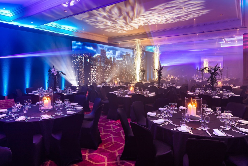 Radisson Blu Hotel, London Heathrow 44/55