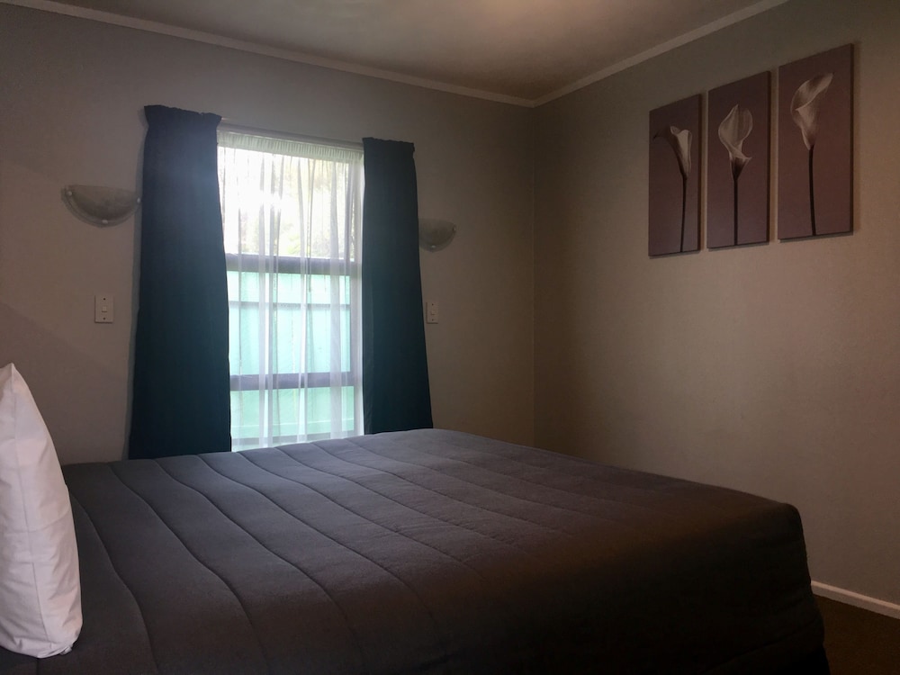 Avenue Motel 31/33