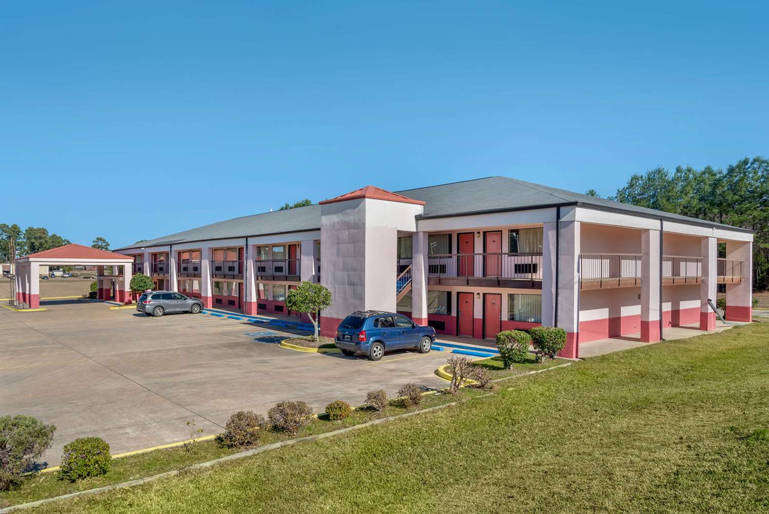 Econo Lodge Inn & Suites Forest 1/19