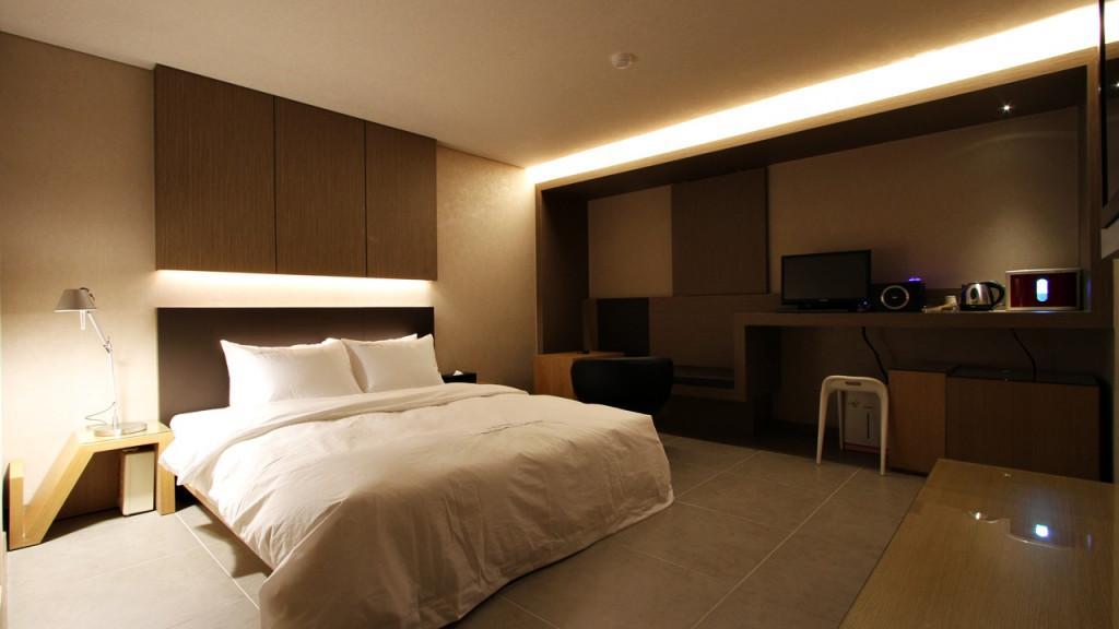 Valentine Hotel 17/34