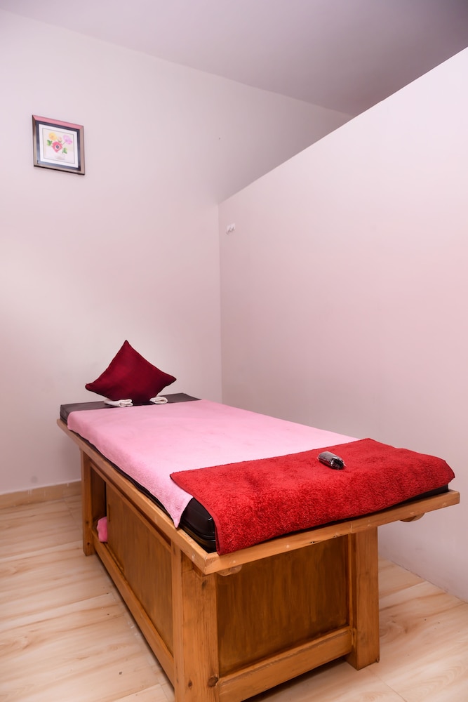 Kuti Resort And Spa 20/65