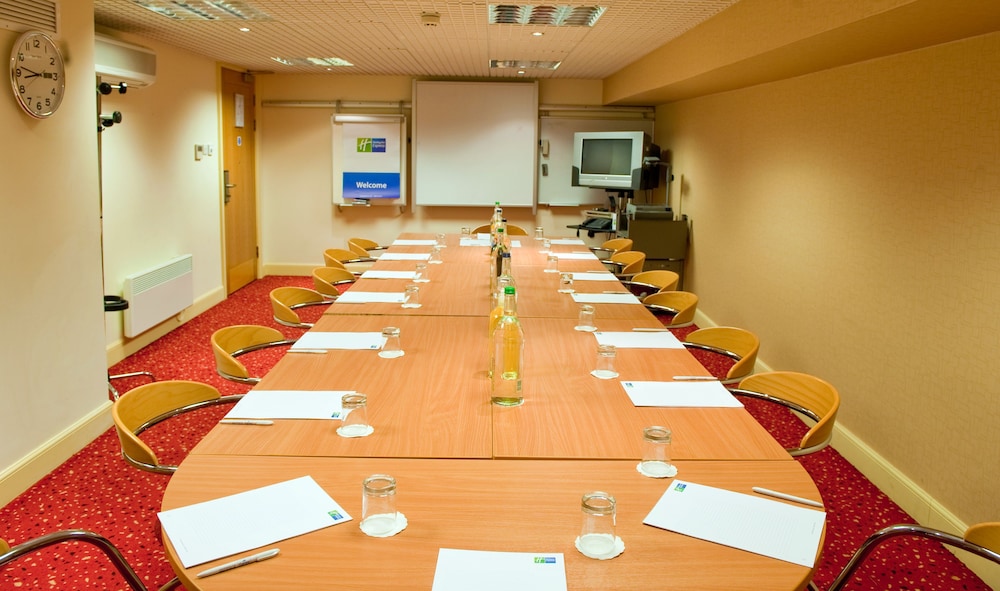 Holiday Inn Express Edinburgh City Centre 46/62