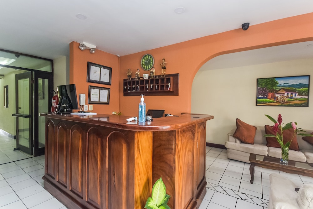 Berlor Airport Inn 7/50