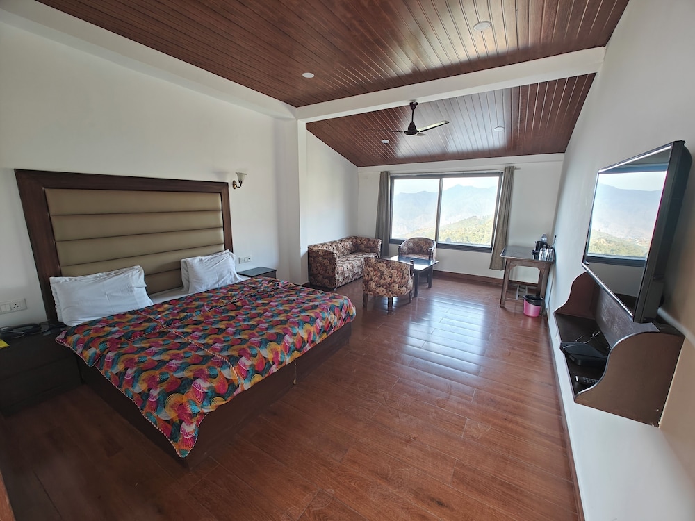 HOTEL HIMALAYAN CLUB 14/48