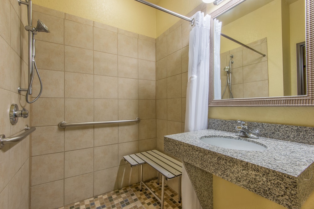 Holiday Inn Express Hotel And Suites el Dorado Ks 14/52