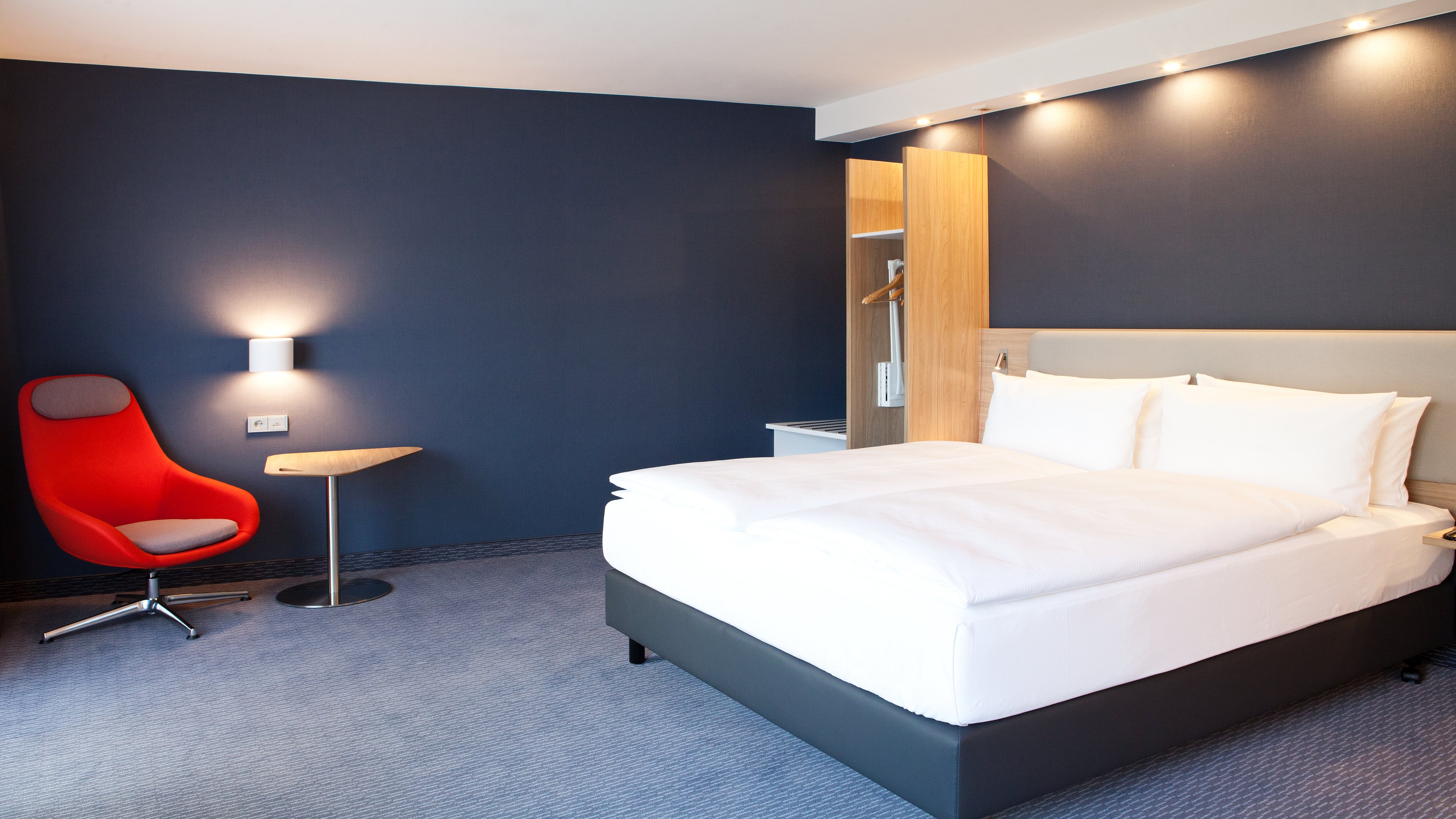 Standard, Queen Bed, Extra Floor Space