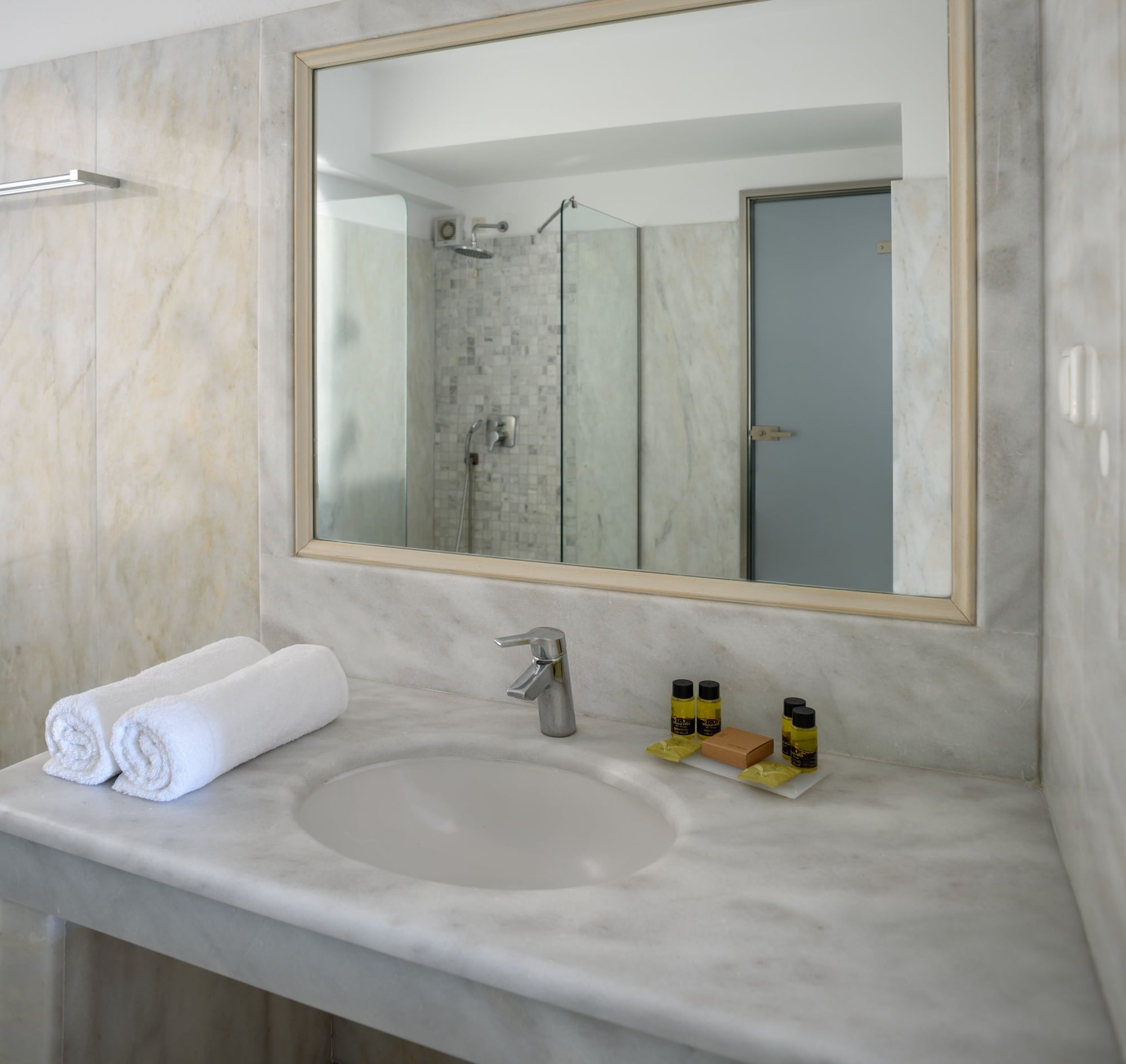 PREMIUM, STUDIO, SUITE, CALDERA AND SEA VIEW