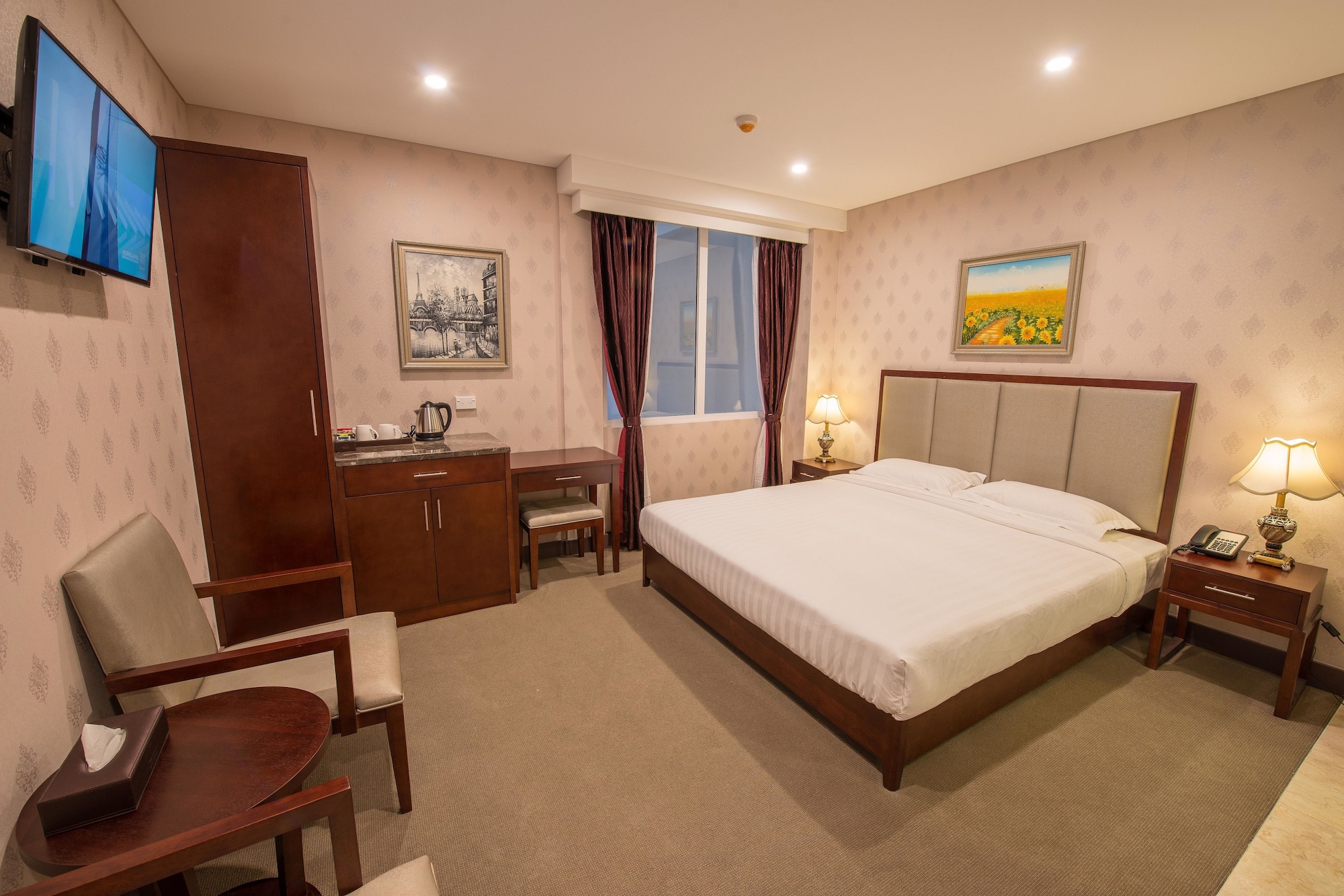 ATRIUM, KING BED