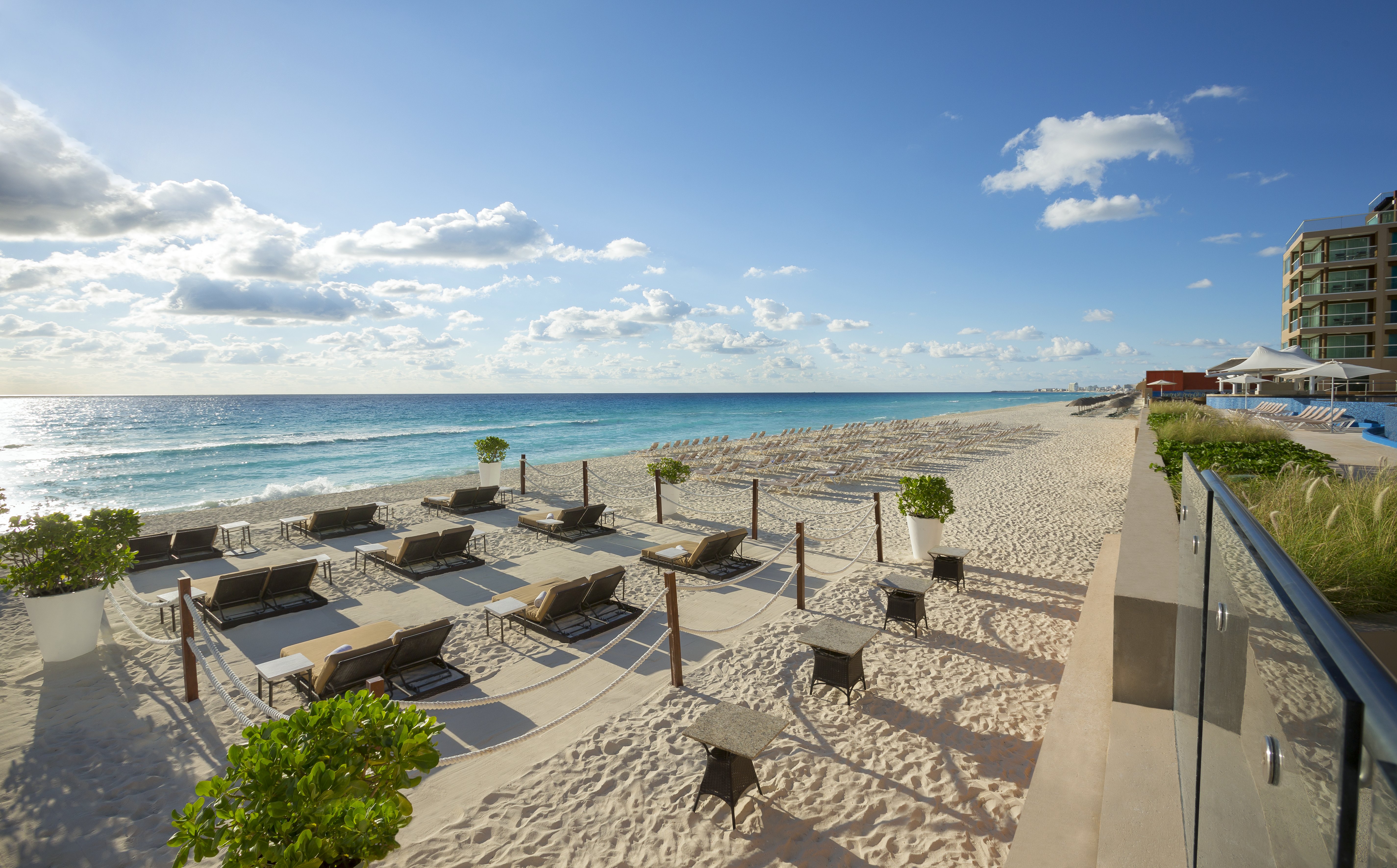 Hard Rock Hotel Cancun 75/80
