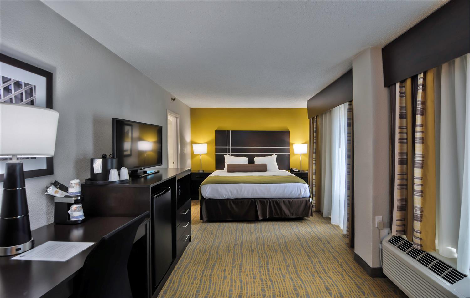 Best Western Plus Hanes Mall Hotel 12/35