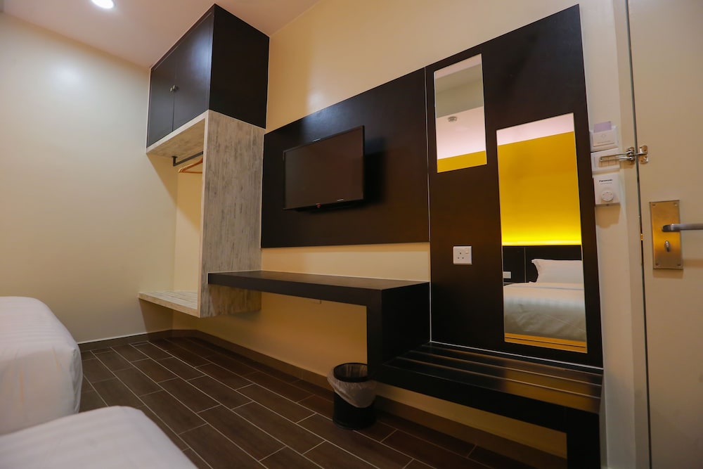 Pantai Regal Hotel 47/50