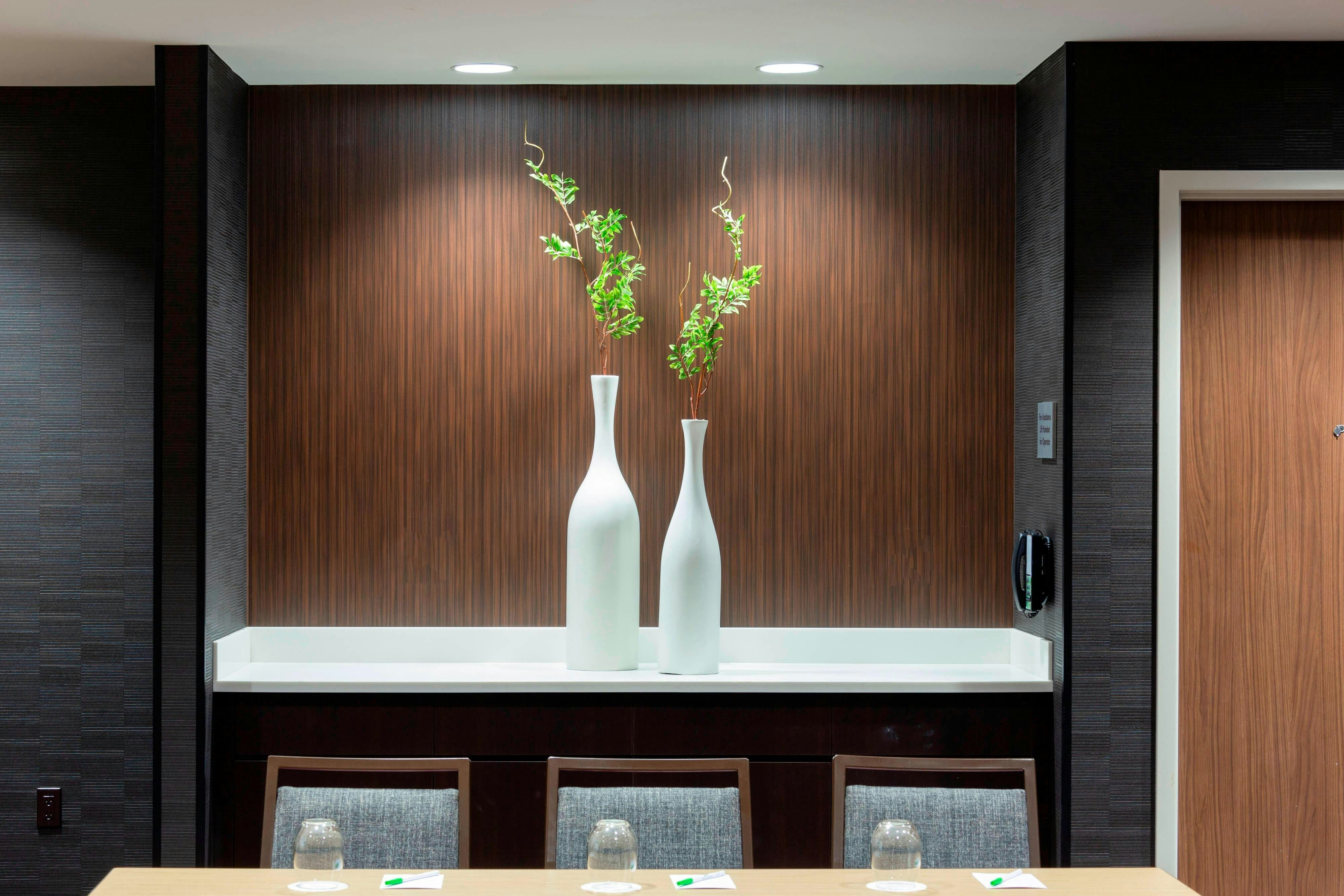 Lobby at Courtyard New York Queens Fresh Meadows, NEW YORK - NY