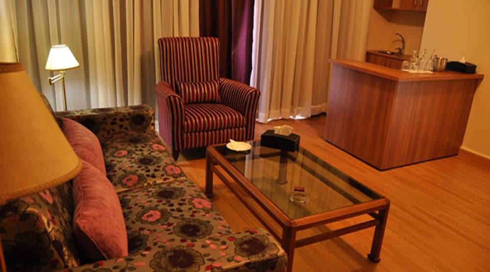 Orient Prince Hotel 45/55