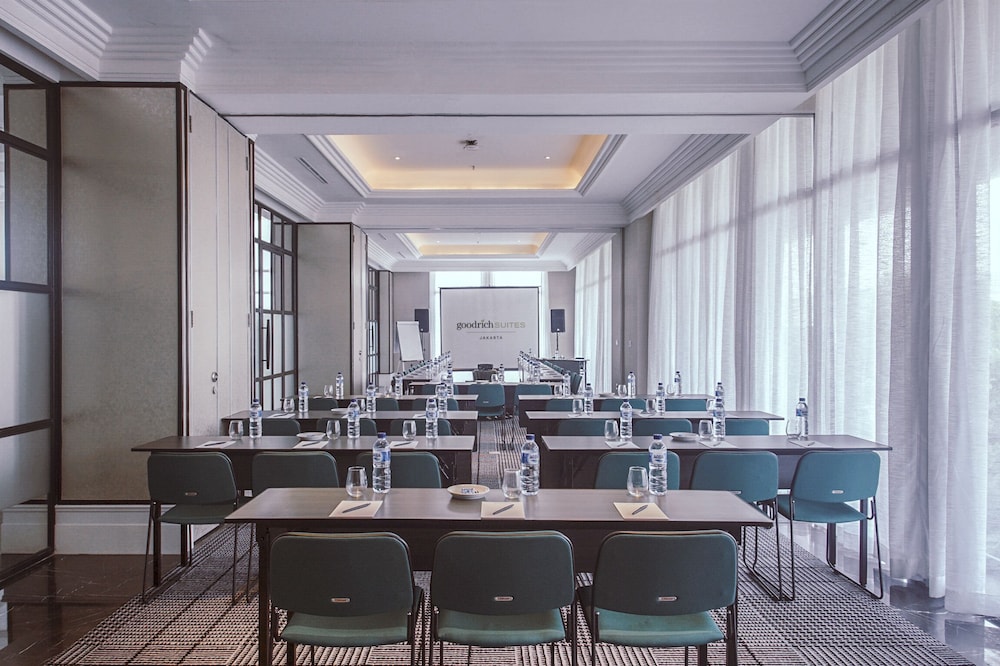 Goodrich Suites Jakarta 55/62