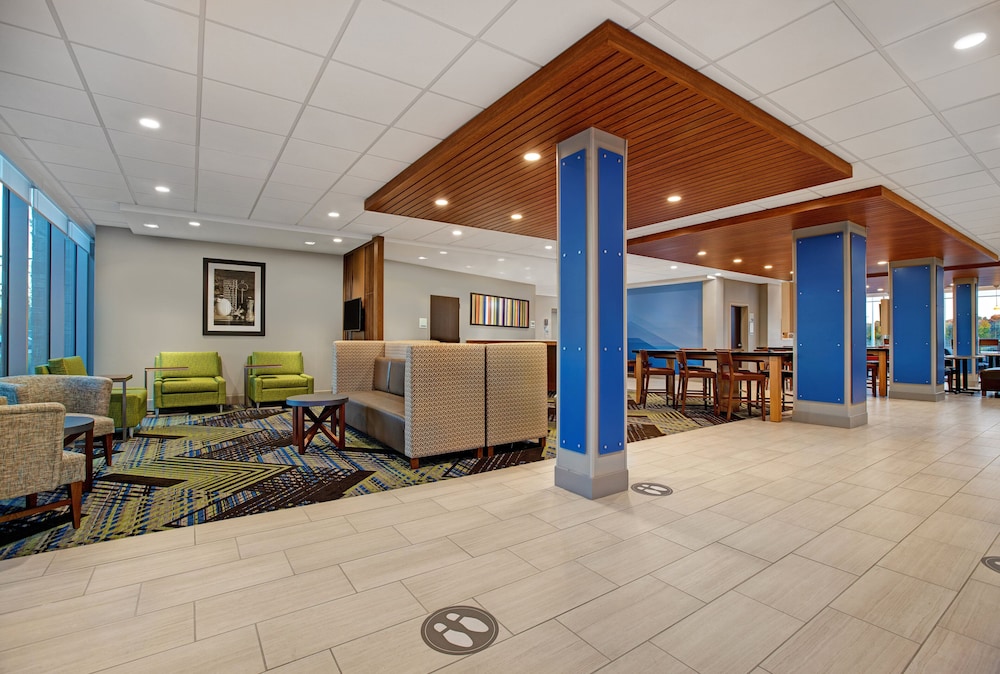Holiday Inn Express & Suites Milwaukee - Brookfield 39/59