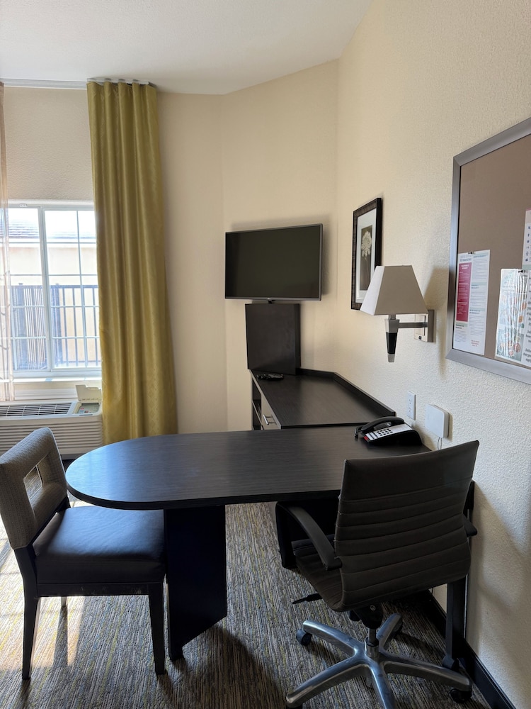 Candlewood Suites COTULLA 16/24