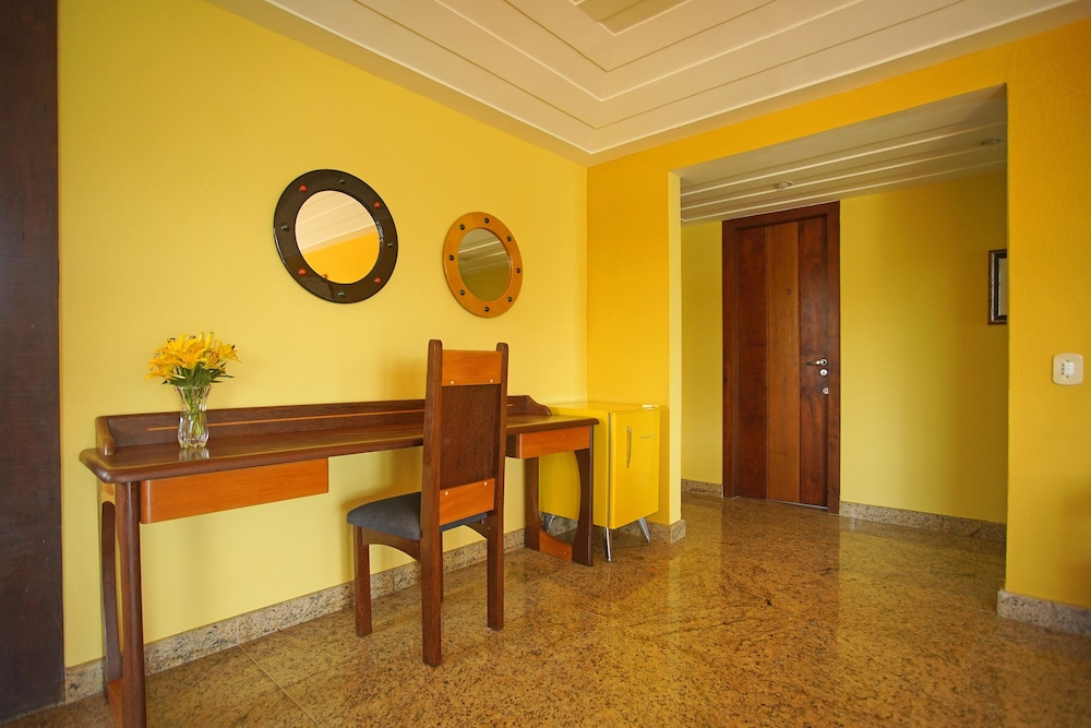 Cliffside Luxury Inn 5/48