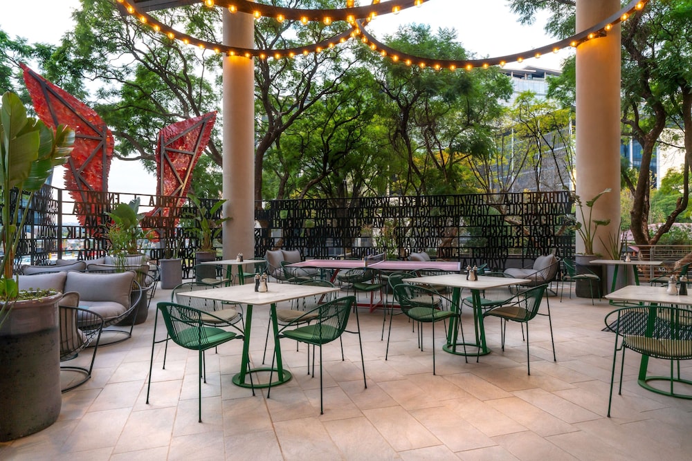 Radisson RED Hotel, Johannesburg Rosebank 54/75