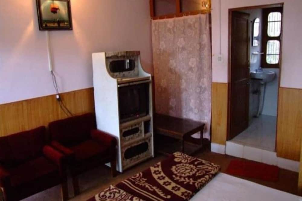 Hotel Ekant Lodge 10/50