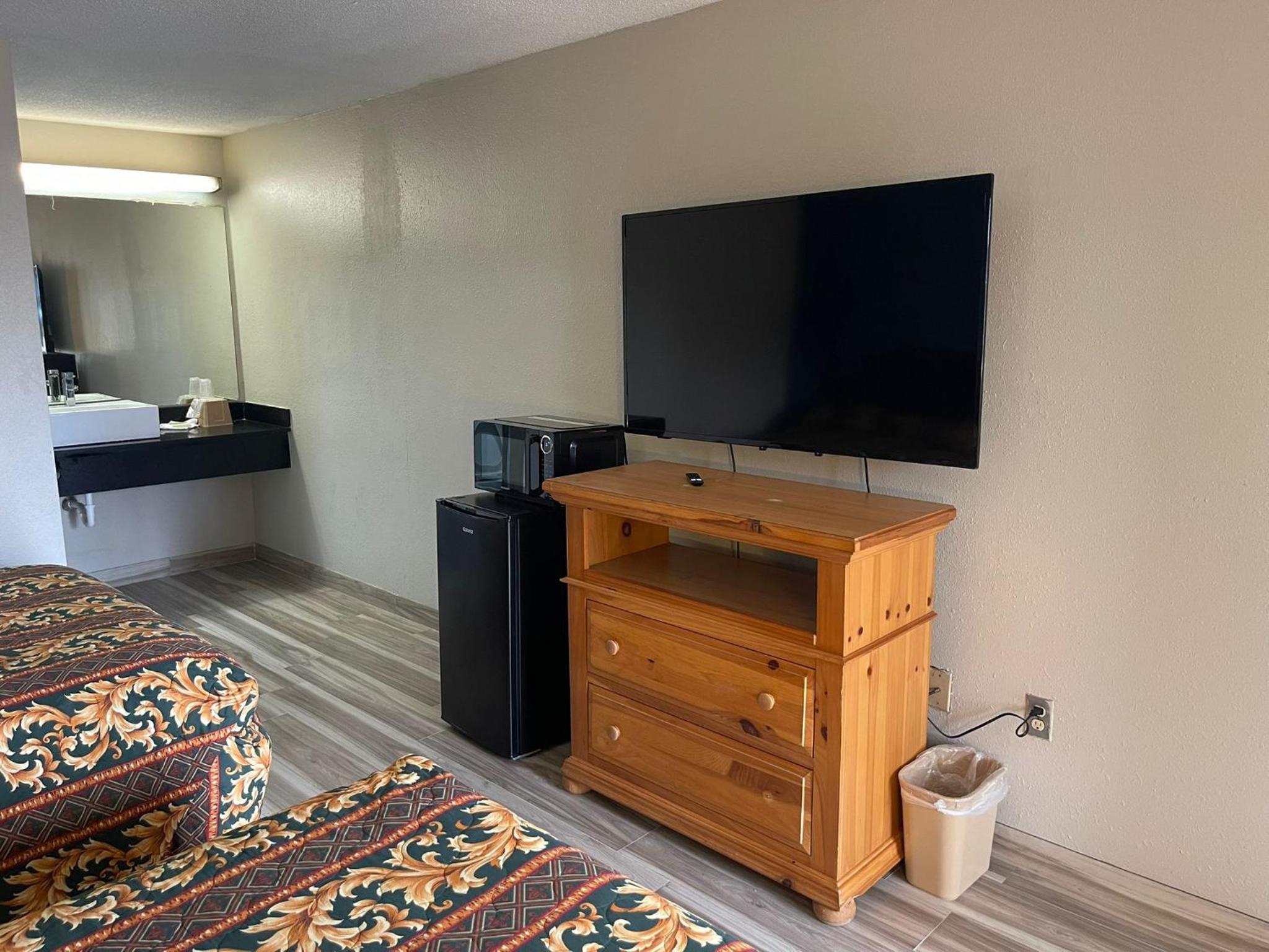 Brookwood Inn 15/25