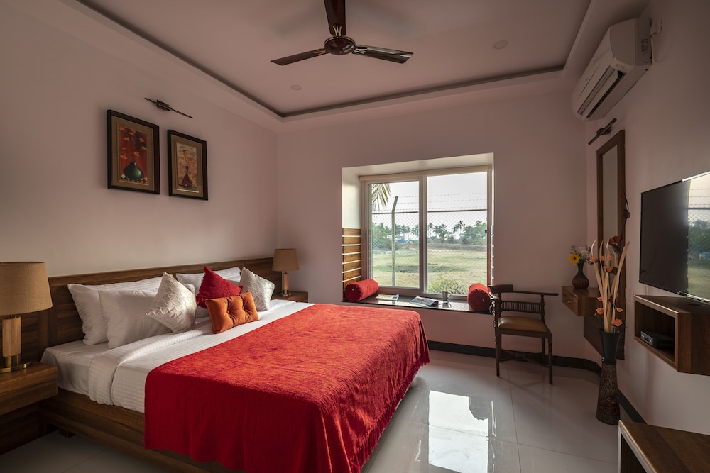 EXECUTIVE ROOM
