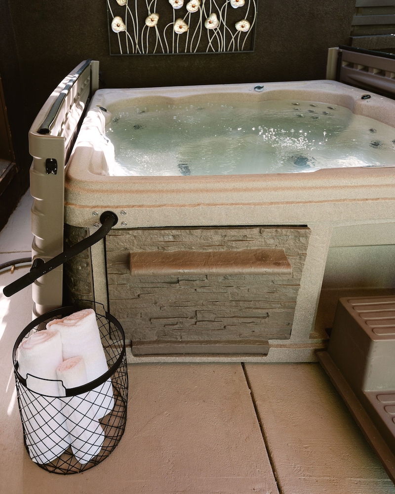 Highland Haven Creekside Inn 20/50