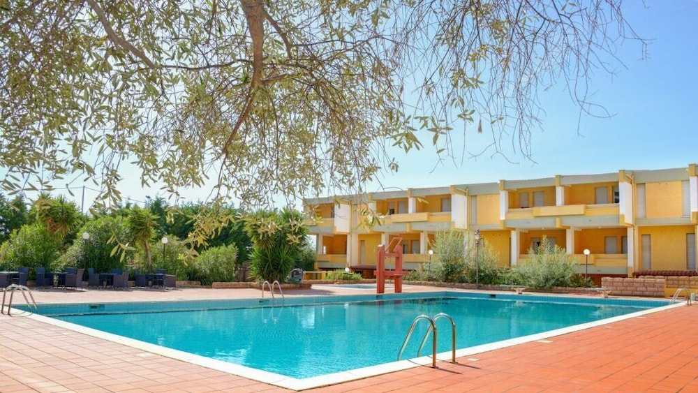 Club Malaspina Hotel and Resort 46/54