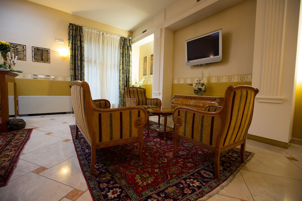 Tyl Hotel 30/39