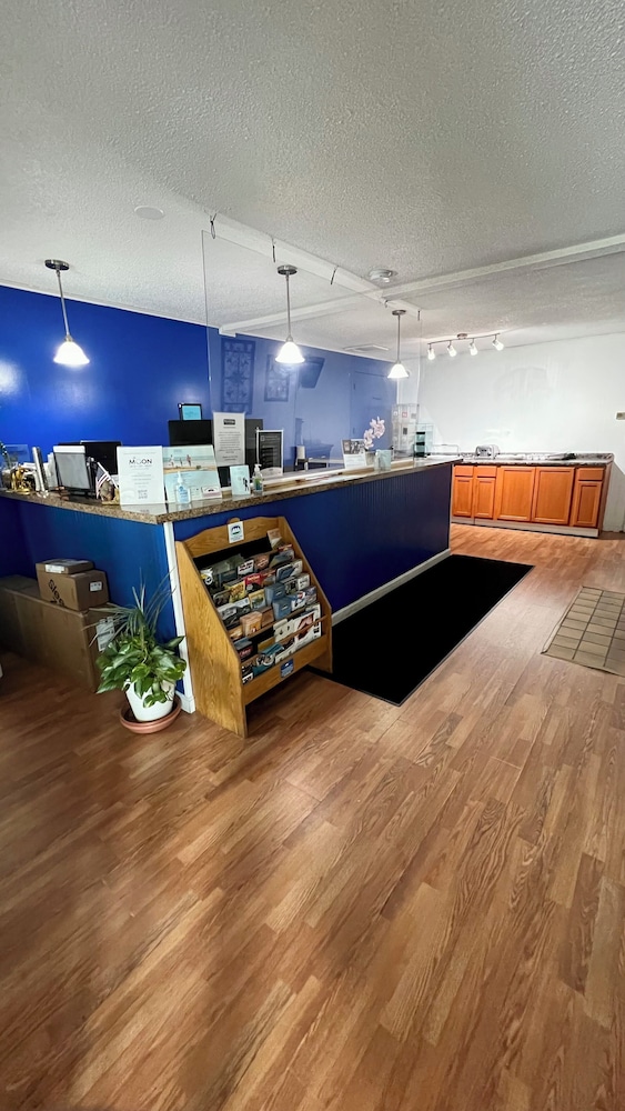 Travelodge By Wyndham Lincoln Near White Mountain 8/53