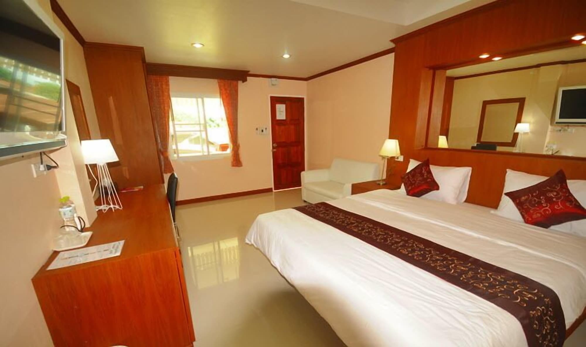 ROOM, DOUBLE BED