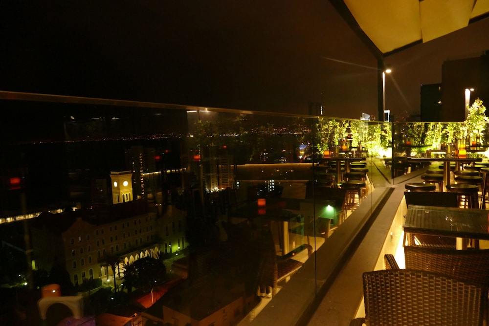 Three O Nine Hotel 40/50