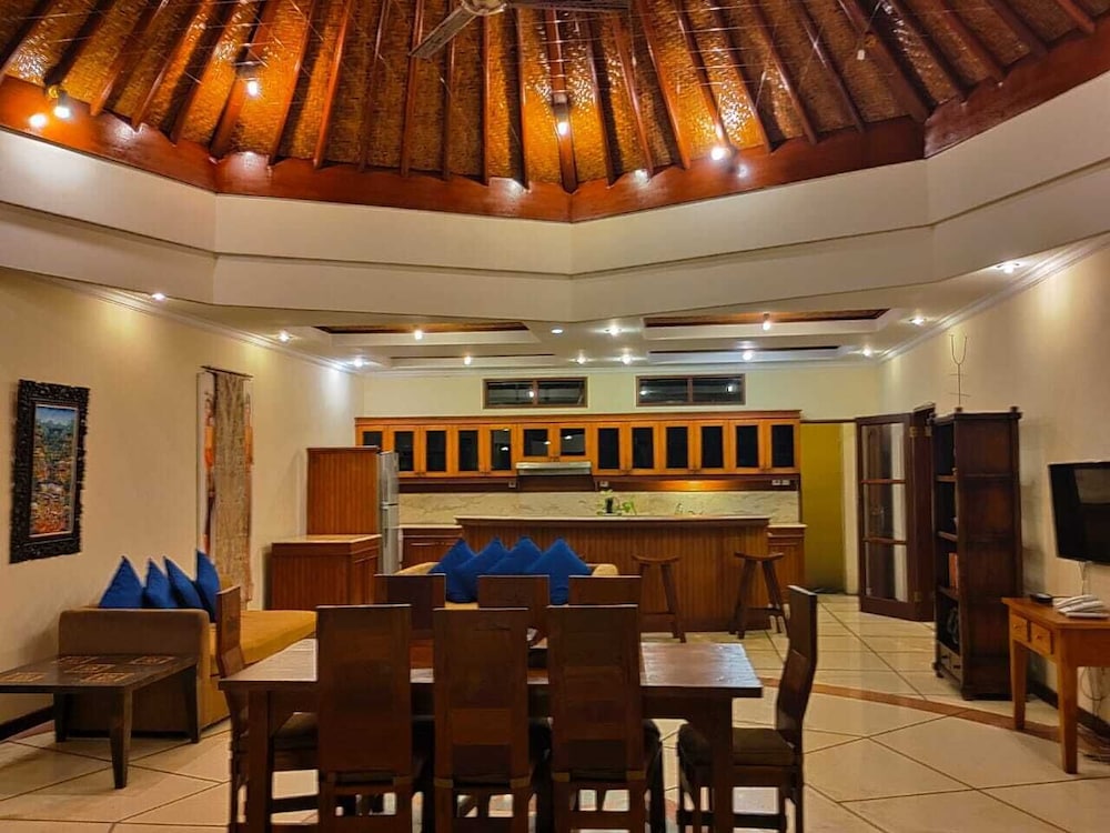 Emerald Villa 37/50