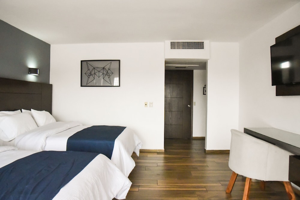 Hotel Expo Plaza Business and Family Guadalajara 3/20
