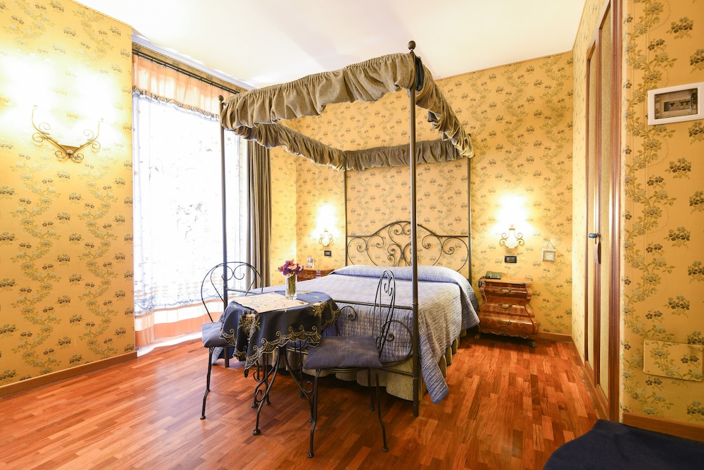 RESIDENZA AVE ROMA 24/41