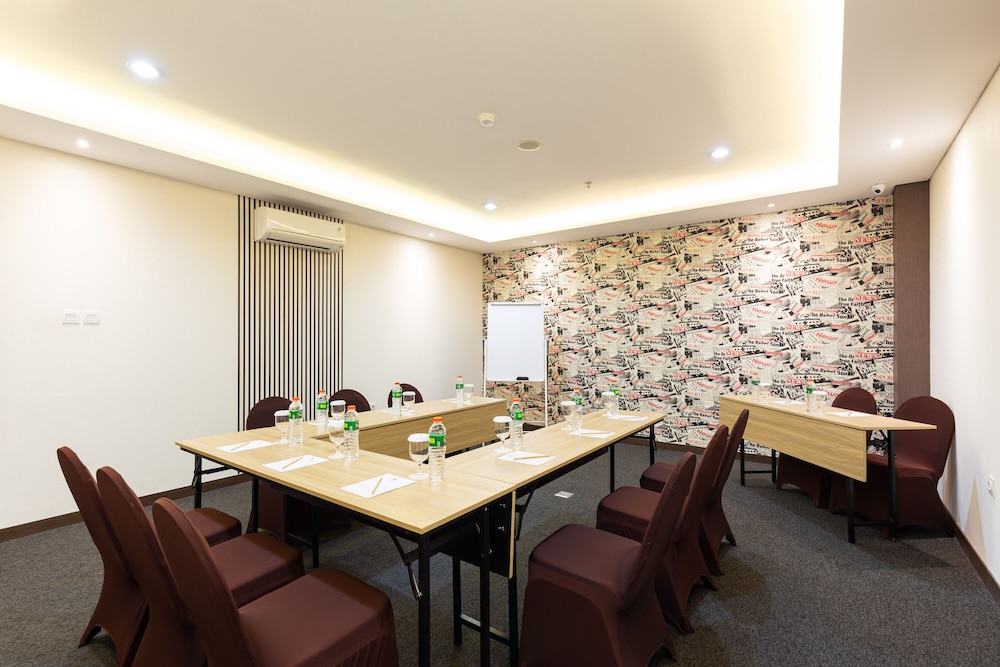 Great Diponegoro Hotel 33/46