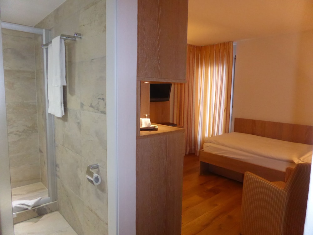 Helvetia Intergolf Hotel And Aparthotel 36/61