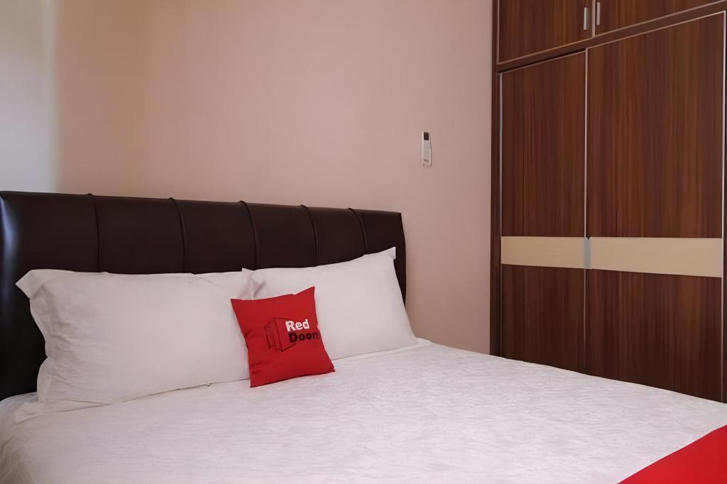 Reddoorz Near Mercu Buana University 17/55