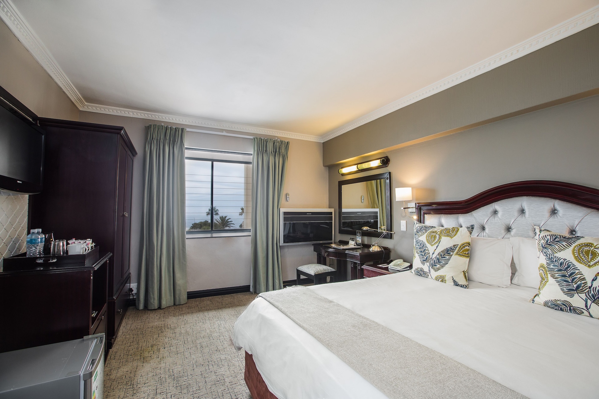 STANDARD, SEA VIEW