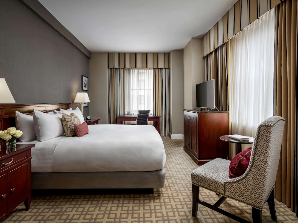 Fairmont Royal York Gold Experience 12/50