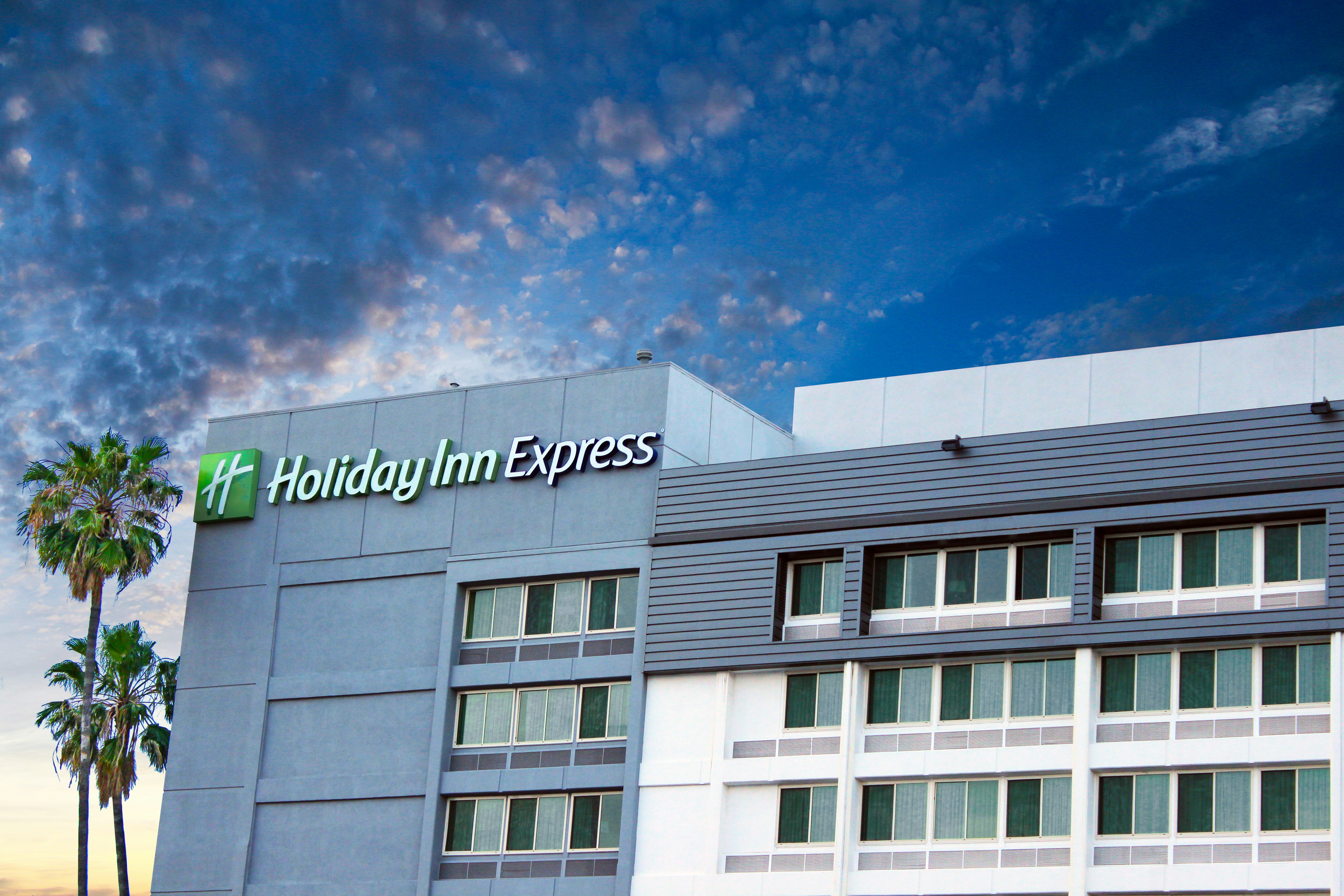 Holiday Inn Express Van Nuys in VAN NUYS - CA