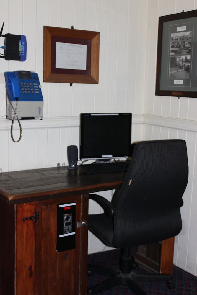 BRISBANE MANOR HOTEL 49/60