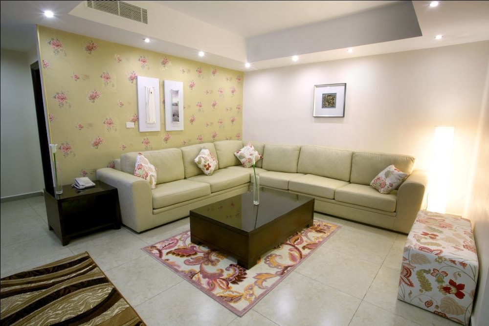 CITY ROSE HOTEL SUITES 42/67