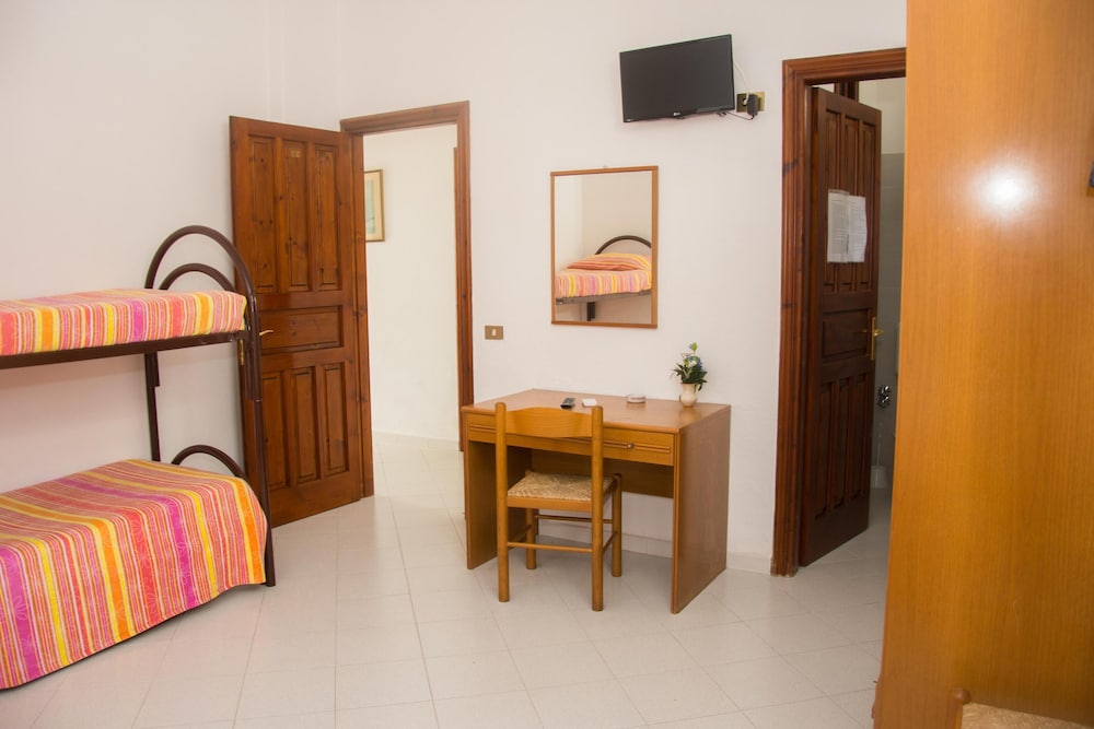Hotel Villa Mena 38/50
