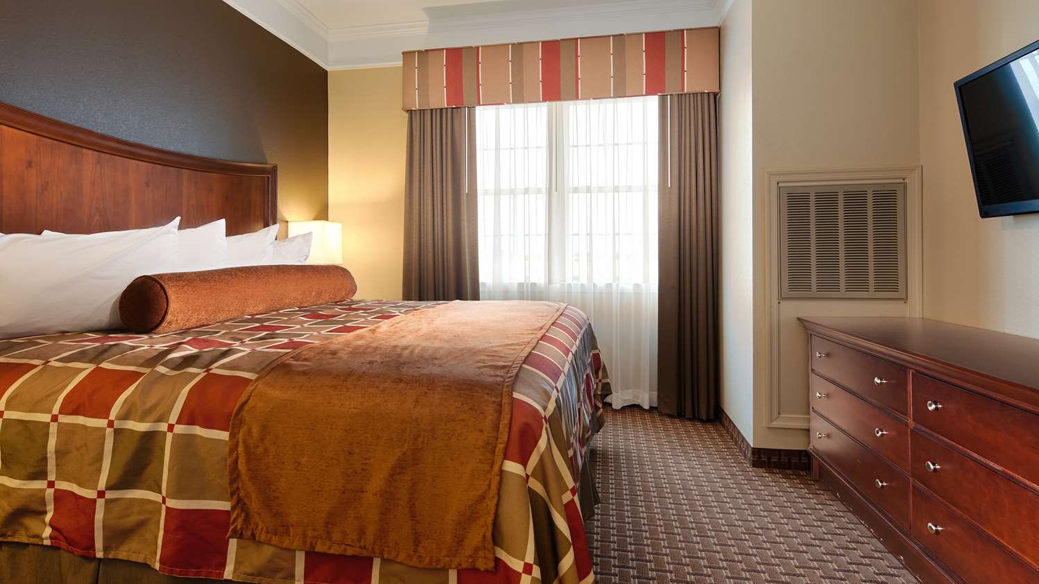 غرفة تنفيذية بسرير كينج، Best Western Plus Easton Inn & Suites 2/3