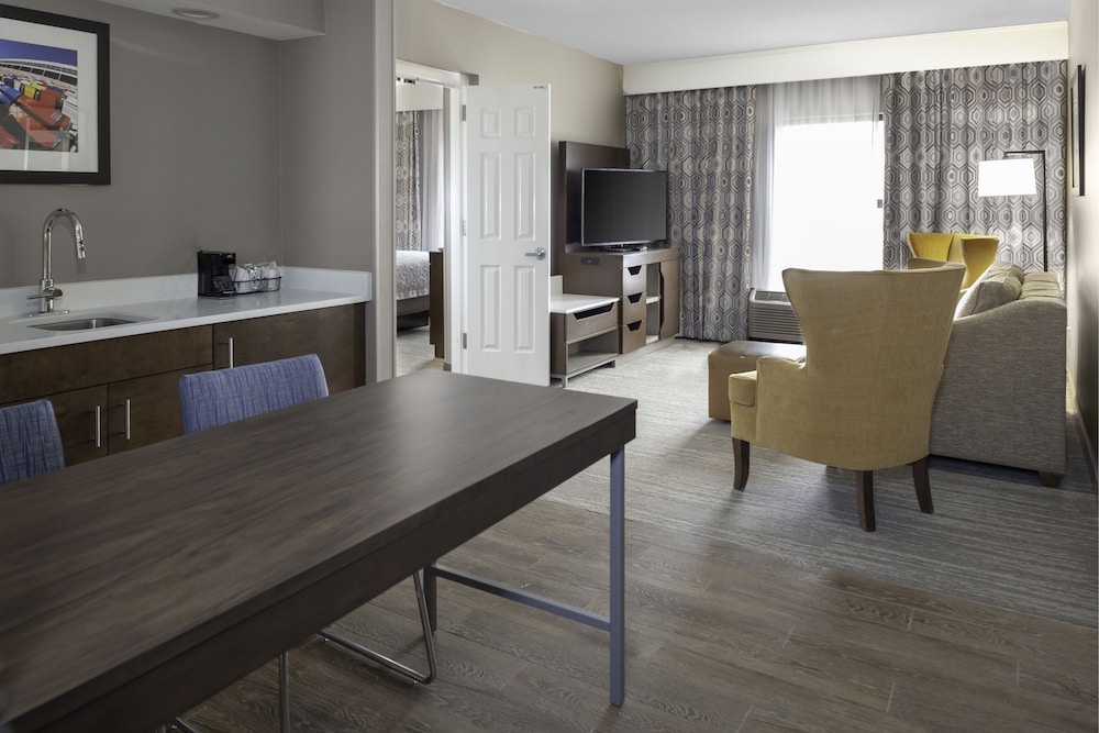 Hampton Inn & Suites Concord/Charlotte 9/57