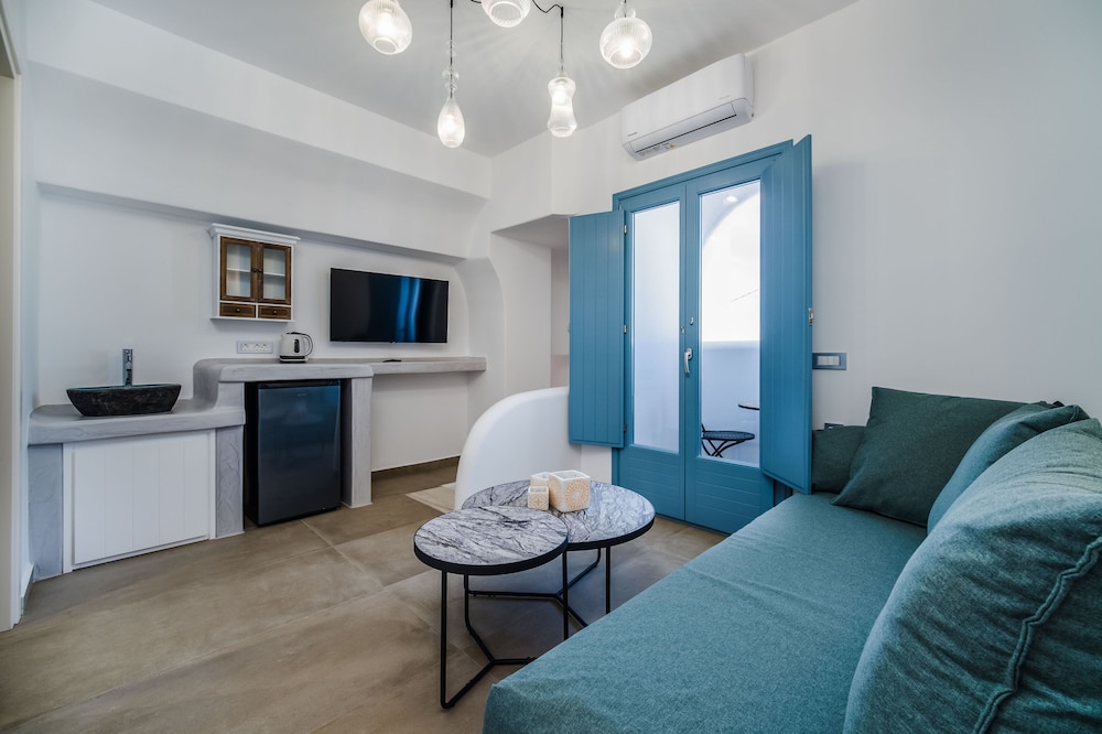 Aegean Blue Suites 82/99
