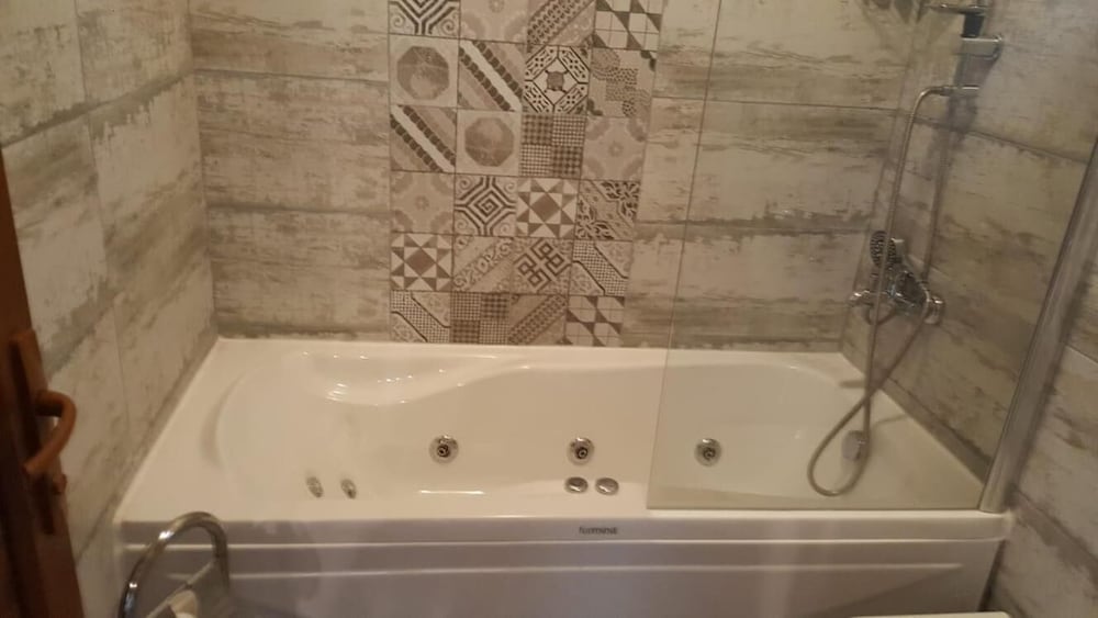 Abant Bahceli Kosk 49/50